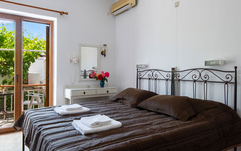Double room with single metal beds