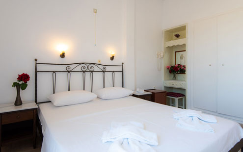Δίκλινο δωμάτιο στο ξενοδοχείο Αρτεμών στη Σίφνο
