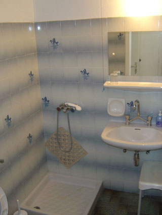 Double room bathroom