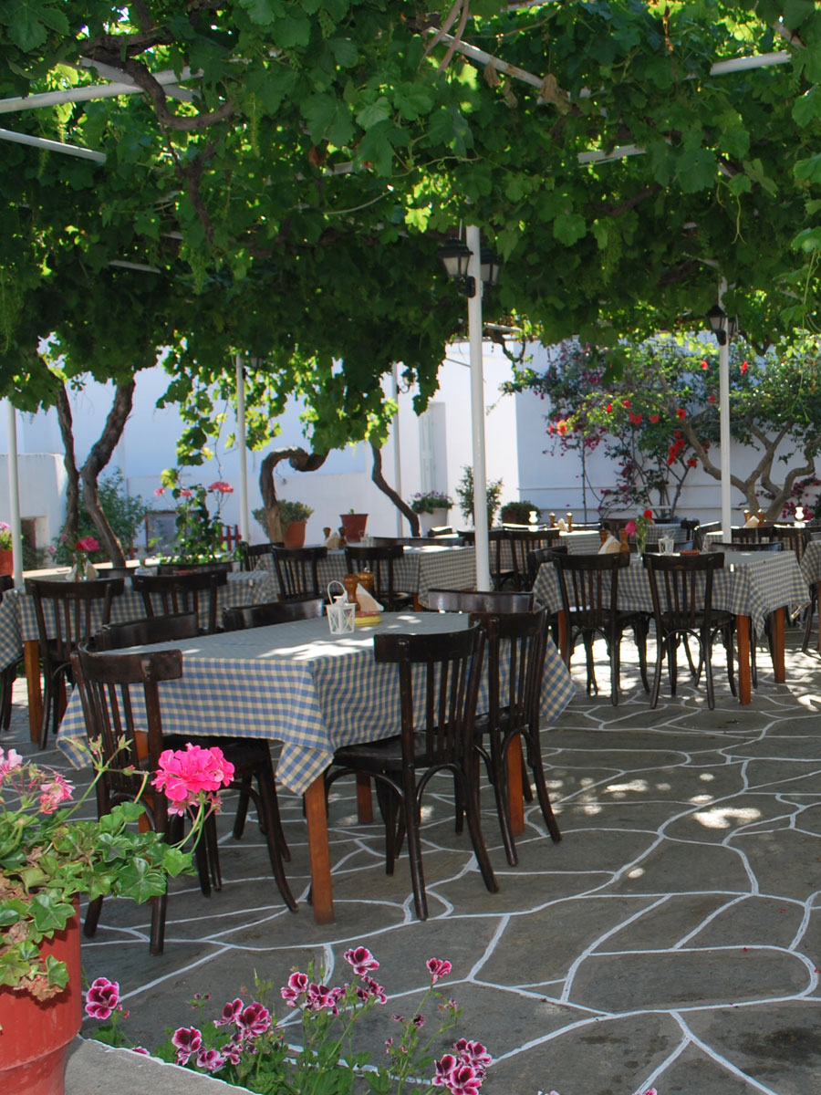 Lempesis restaurant in Sifnos