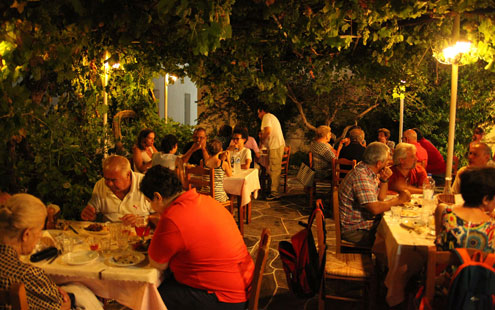 Serata al ristorante Lempesis ad Artemonas